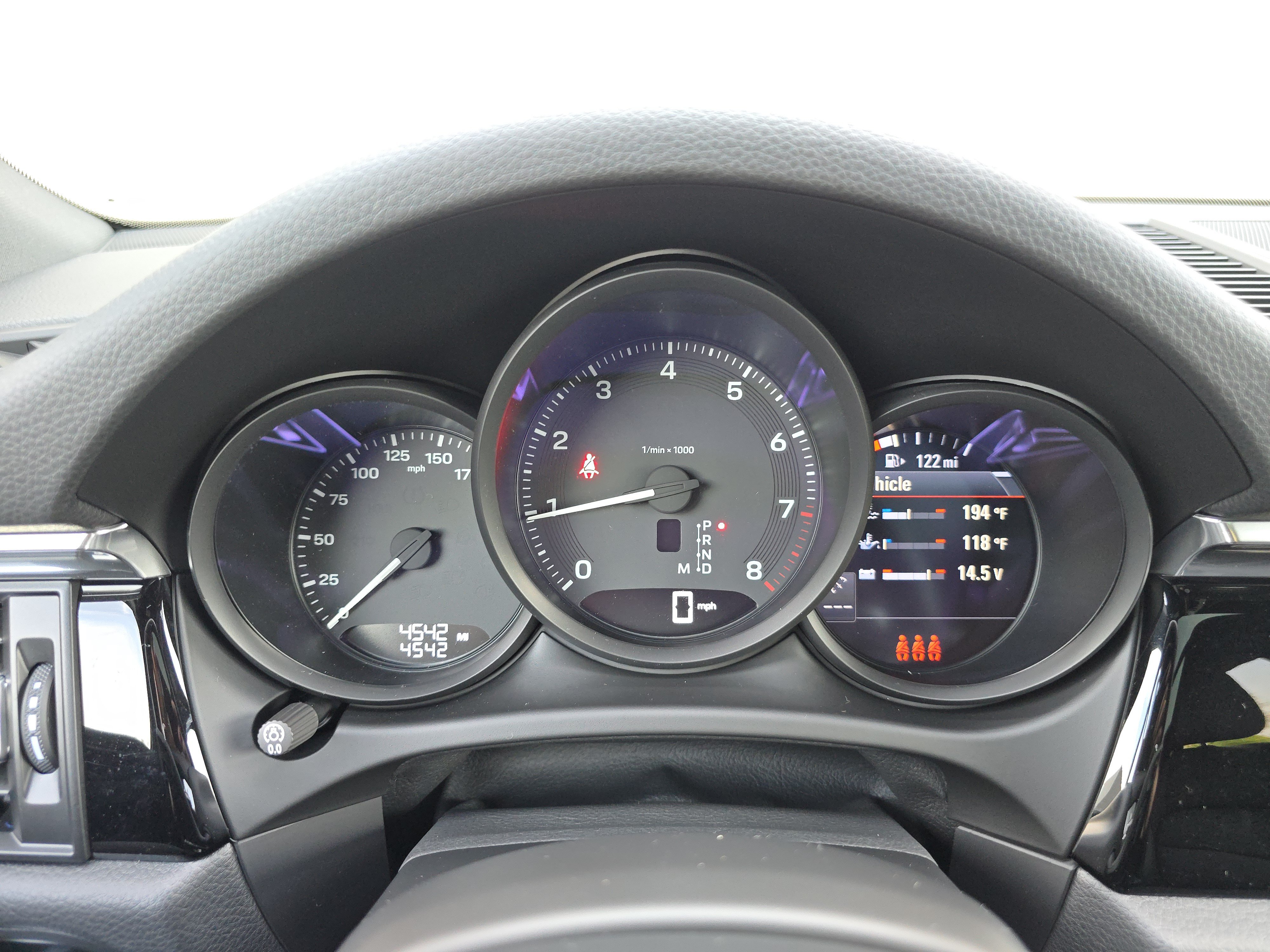 Certified 2025 Porsche Macan AWD/4WD image 27