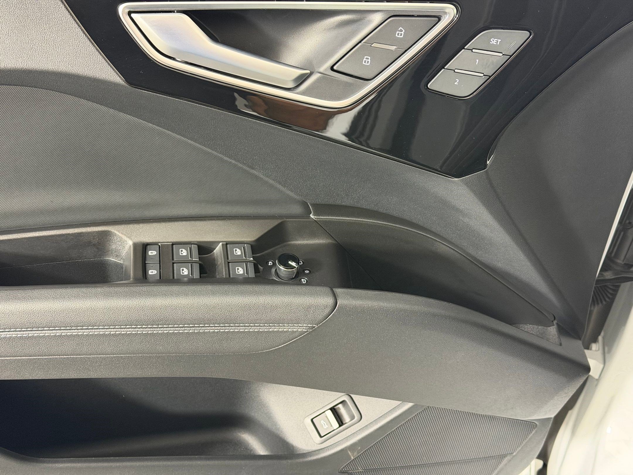 Used 2026 Audi Q4 e-tron Premium Plus w/ Premium Plus AWD/4WD image 13