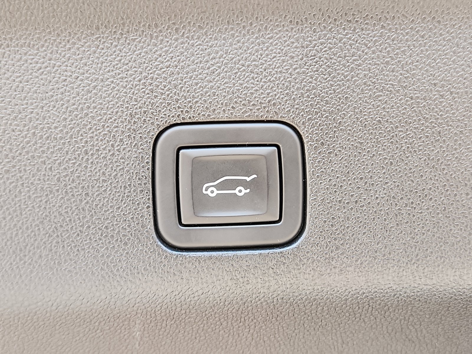 Used 2024 Chevrolet Tahoe Z71 w/ Luxury Package AWD/4WD image 10