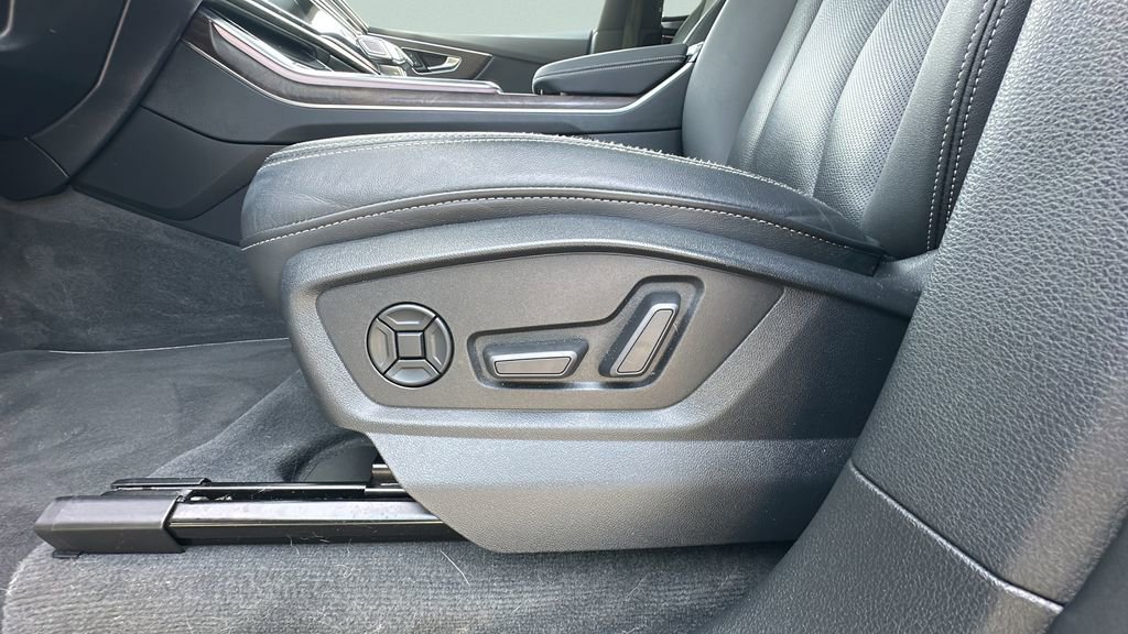 Used 2020 Audi Q8 Prestige w/ Prestige Package image 24