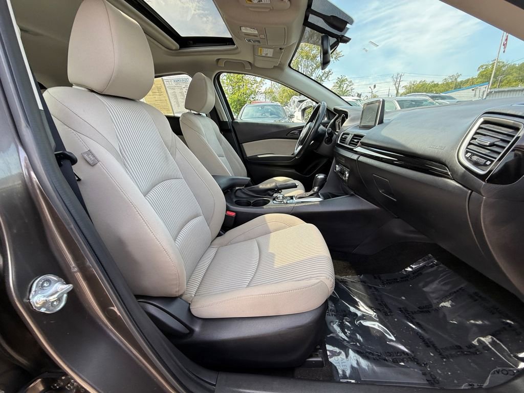 Used 2016 MAZDA MAZDA3 i Touring w/ Popular Equipment Package FWD image 27