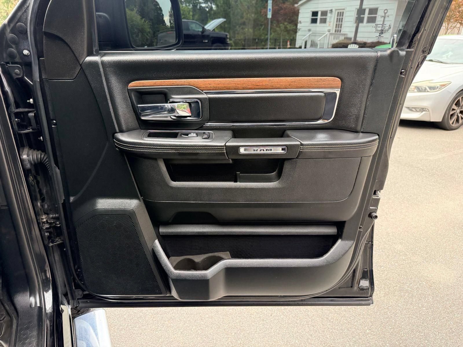 Used 2018 RAM 1500 Laramie w/ Convenience Group AWD/4WD image 23