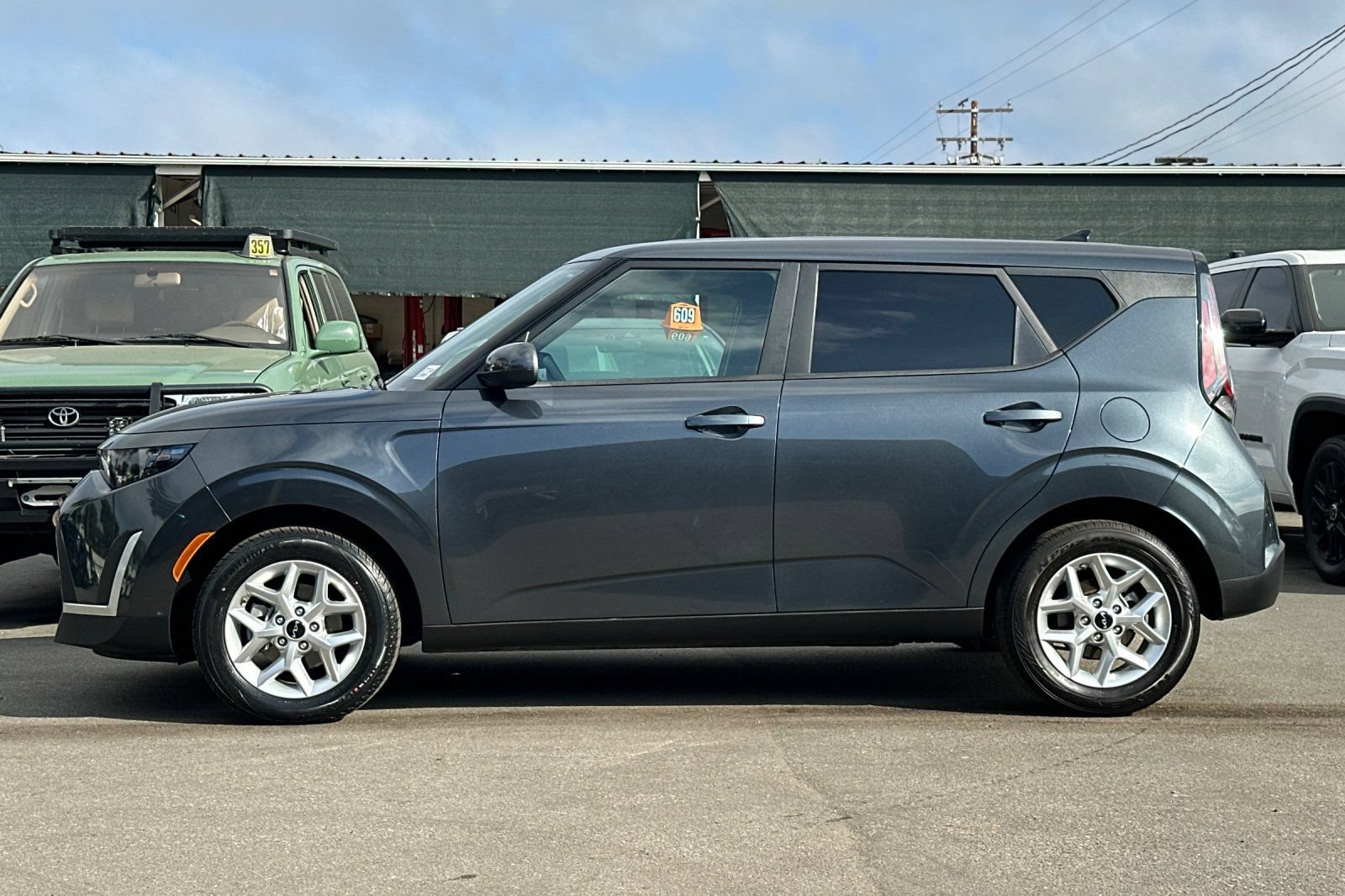Used 2025 Kia Soul LX w/ LX Technology Package FWD image 7