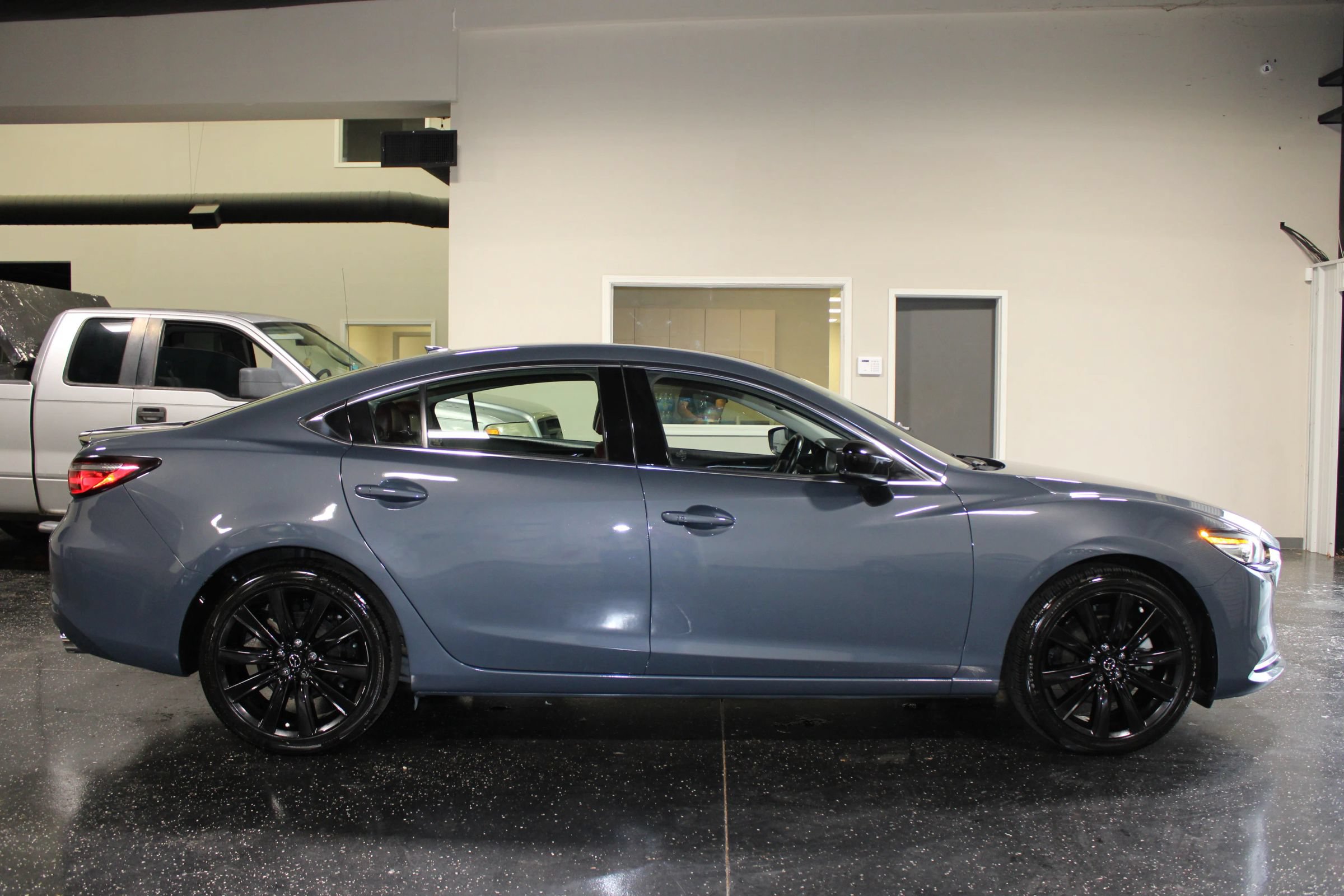 Used 2021 MAZDA MAZDA6 Carbon Edition FWD image 3