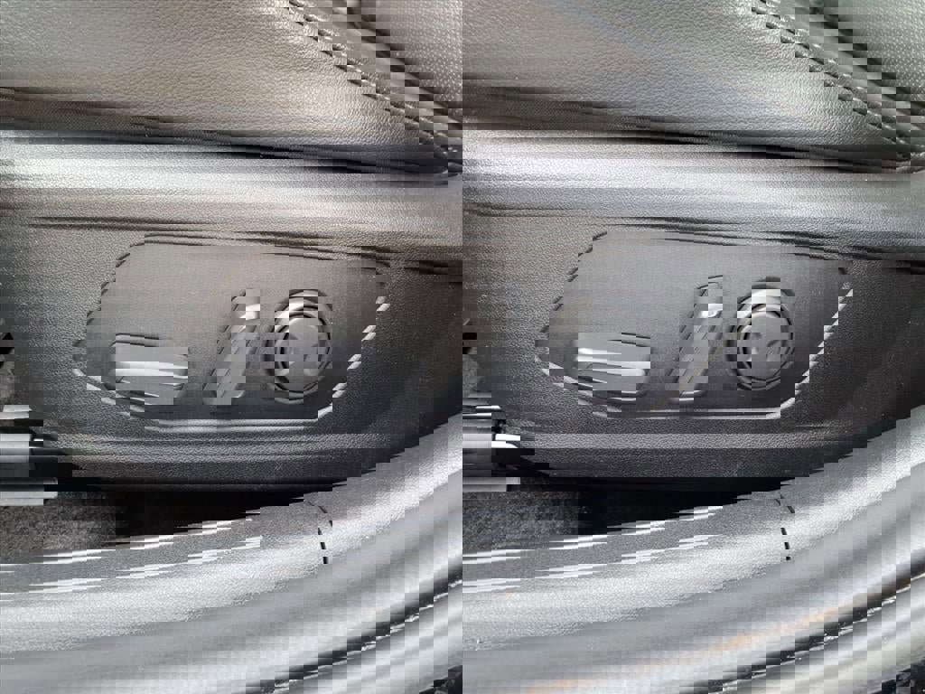 Used 2023 Hyundai Elantra Limited image 19