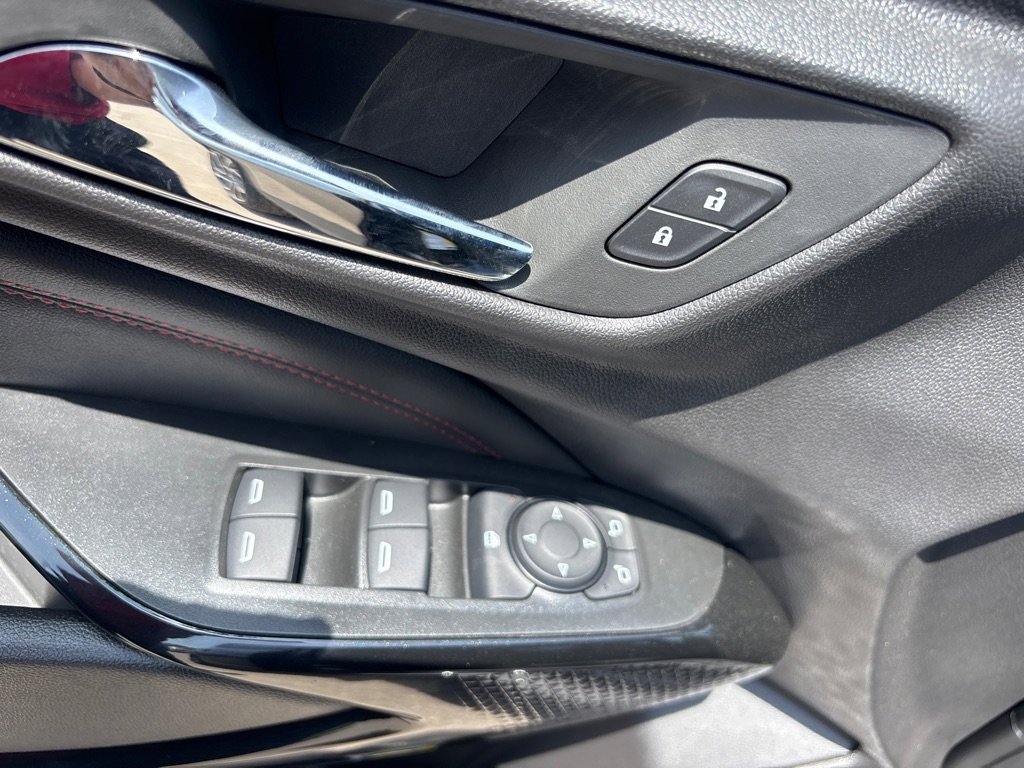 Used 2025 Chevrolet Trax RS w/ Sunroof Package image 16