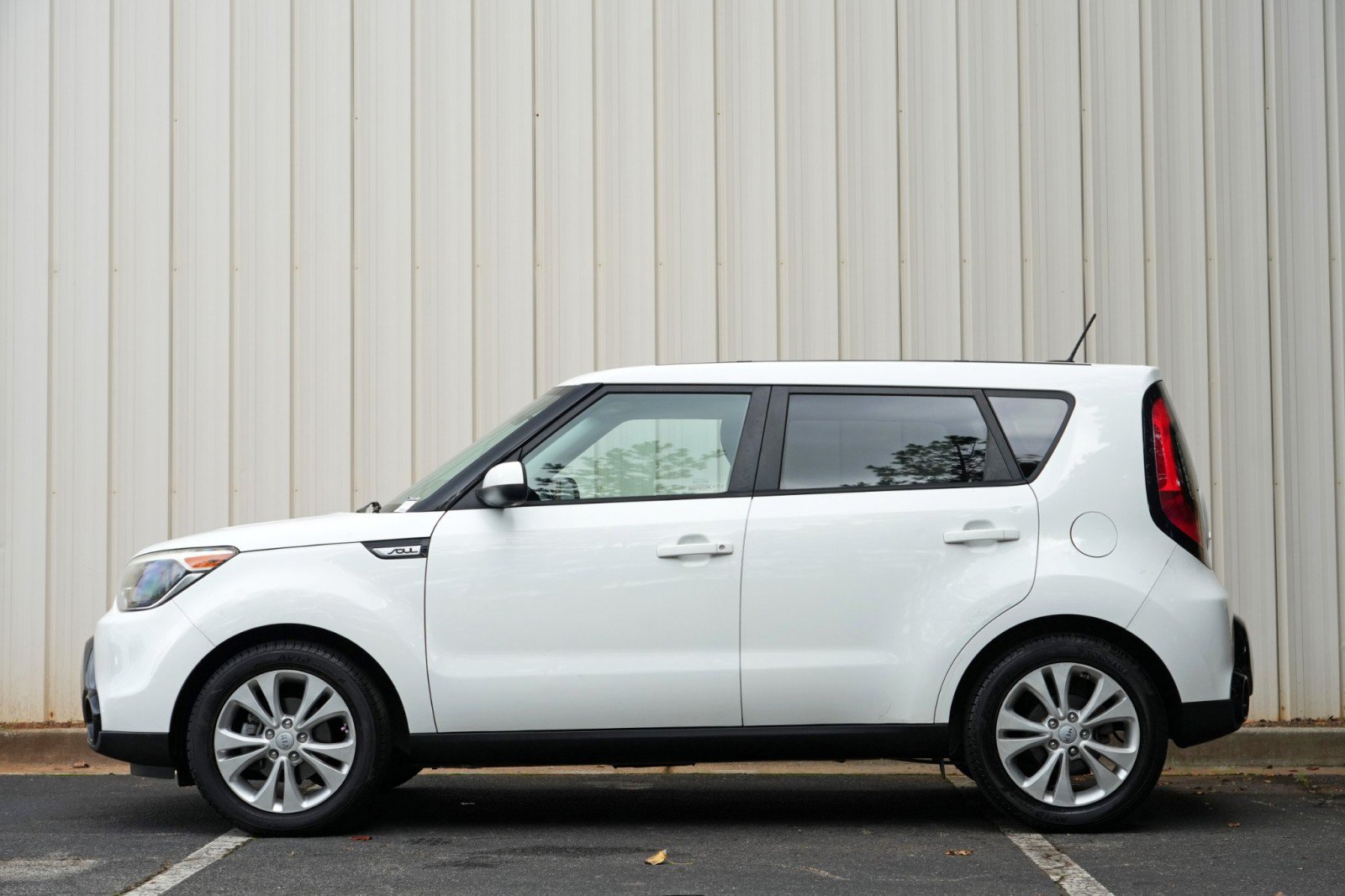 Used 2016 Kia Soul + FWD image 8