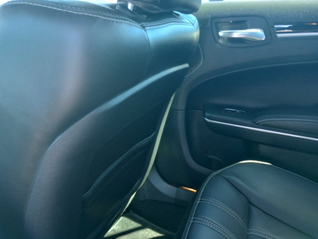 Used 2018 Chrysler 300 S w/ 300S Premium Group RWD image 18