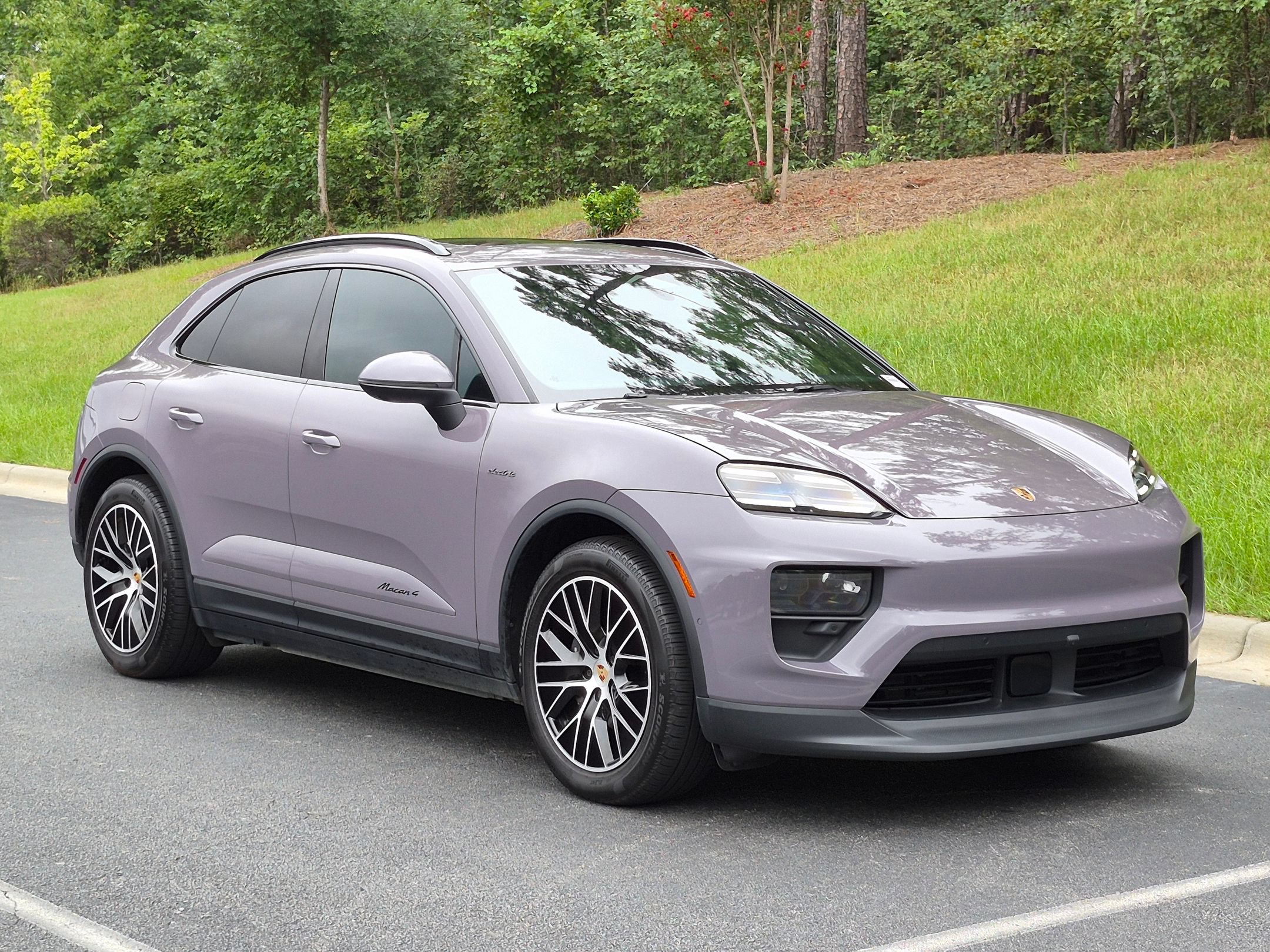 Certified 2025 Porsche Macan 4 Electric AWD/4WD image 34