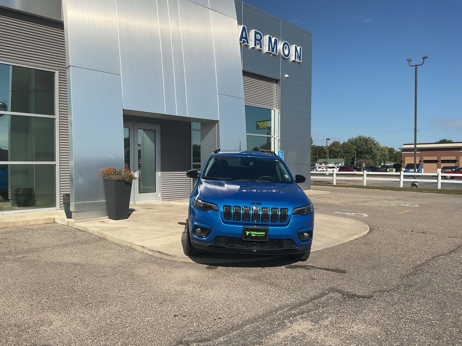 Used 2023 Jeep Cherokee Altitude Lux image 8