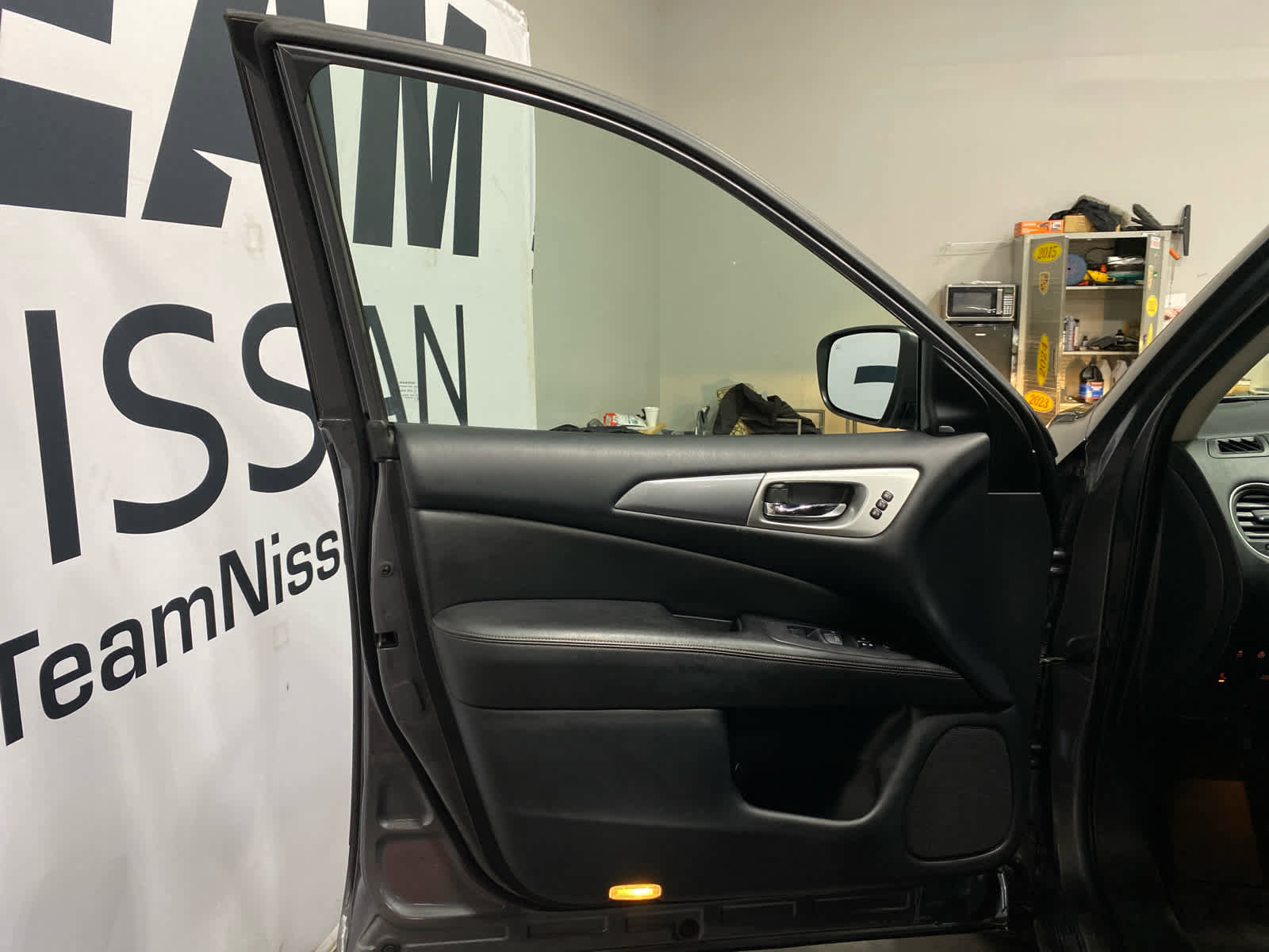 Used 2018 Nissan Pathfinder SL w/ Midnight Edition Package image 9