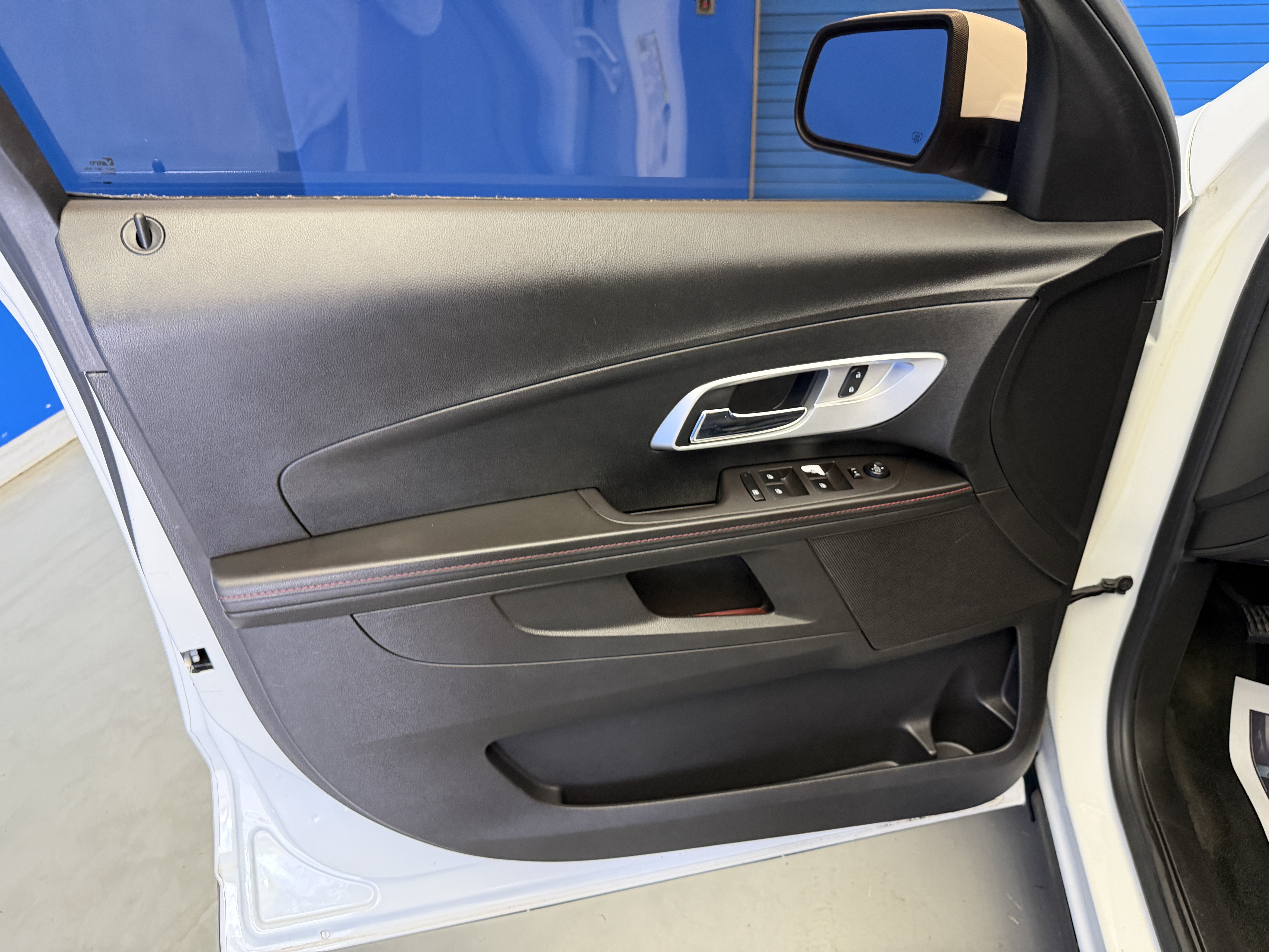 Used 2015 Chevrolet Equinox LT w/ Driver Convenience Package FWD image 9