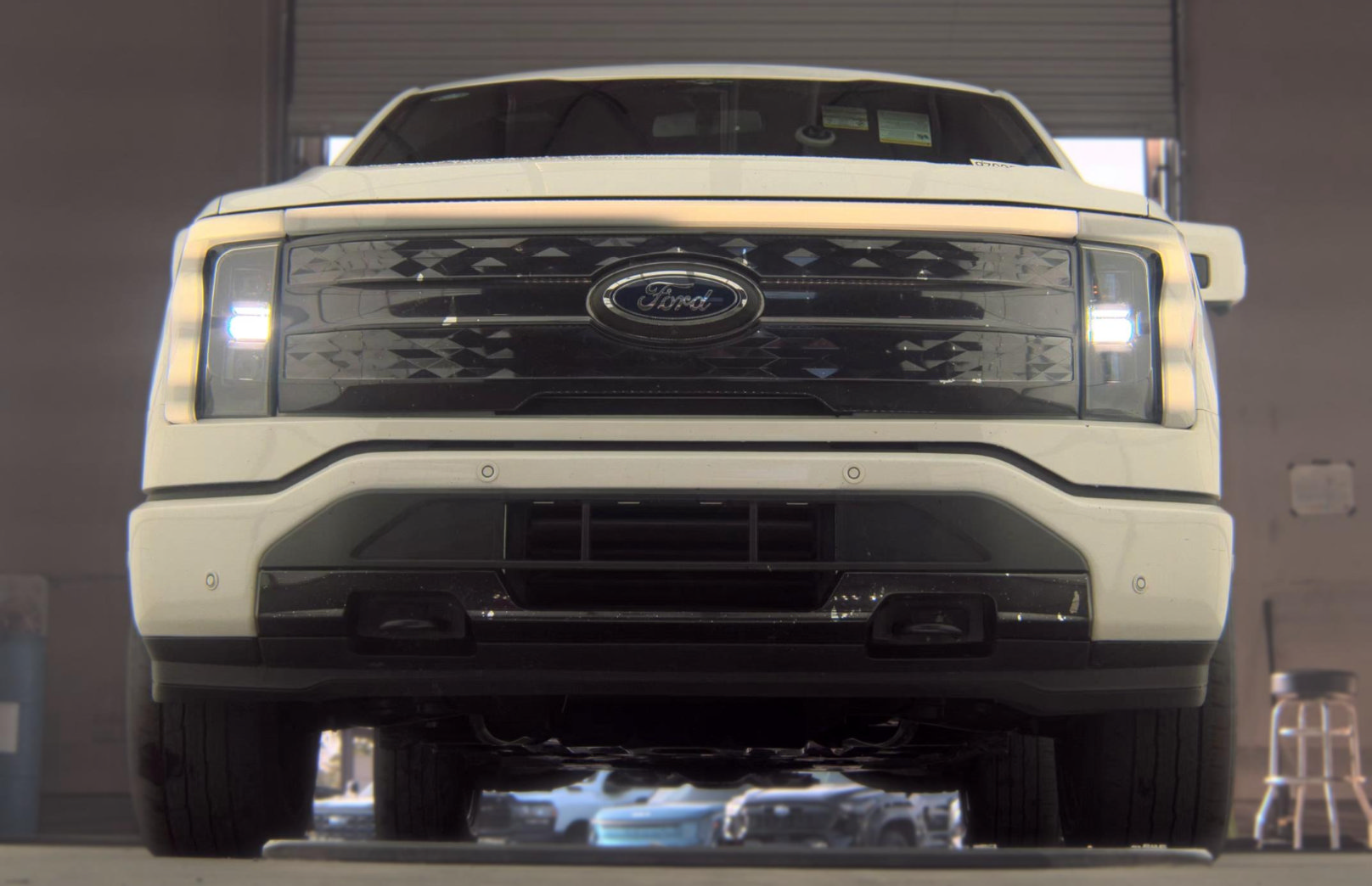 Used 2023 Ford F150 Lightning Platinum AWD/4WD image 2