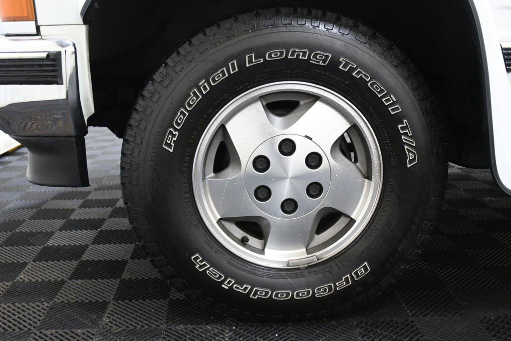 Used 1995 Chevrolet Tahoe 4WD image 25