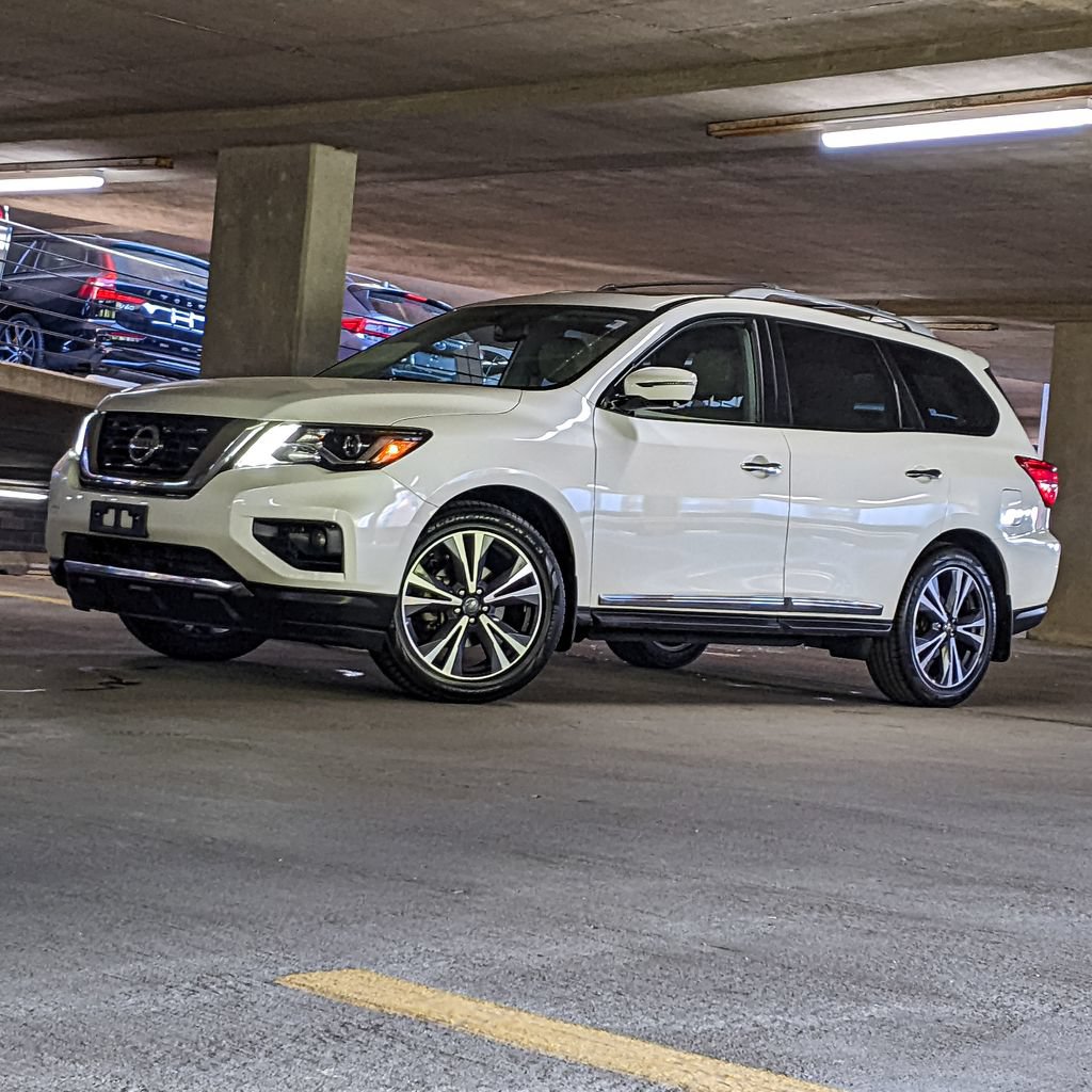 Used 2017 Nissan Pathfinder Platinum FWD image 1