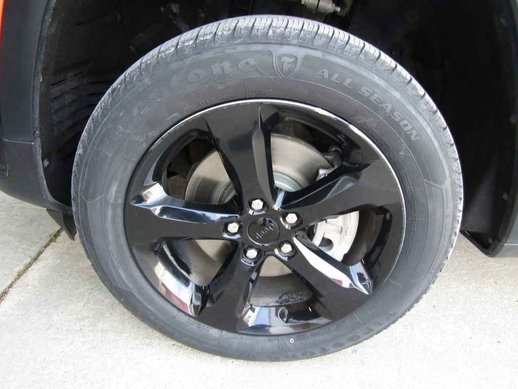 Used 2024 Jeep Grand Cherokee L Altitude AWD/4WD image 29