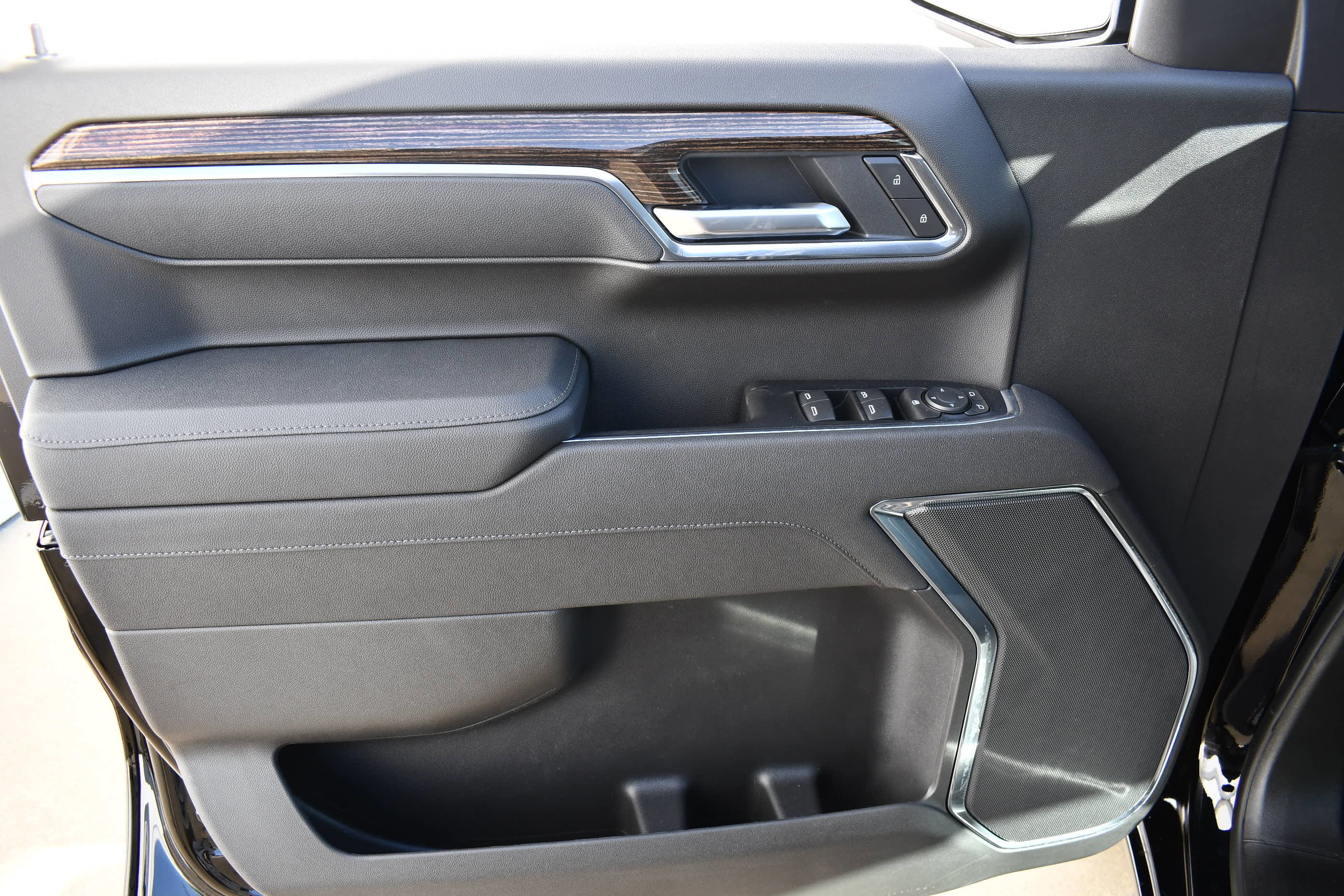 New 2026 GMC Sierra 1500 SLE w/ Preferred Package image 13