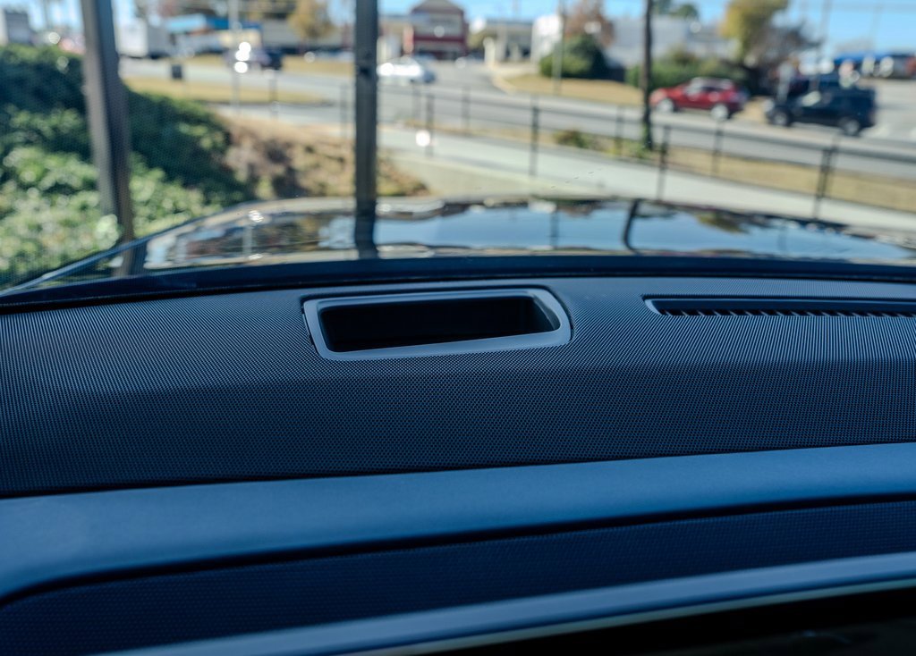 Used 2025 Cadillac Escalade IQ Luxury 2 image 10