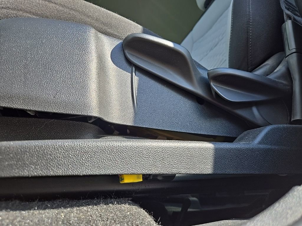 Used 2020 Chevrolet Equinox LS w/ LPO, Floor Liner Package AWD/4WD image 28