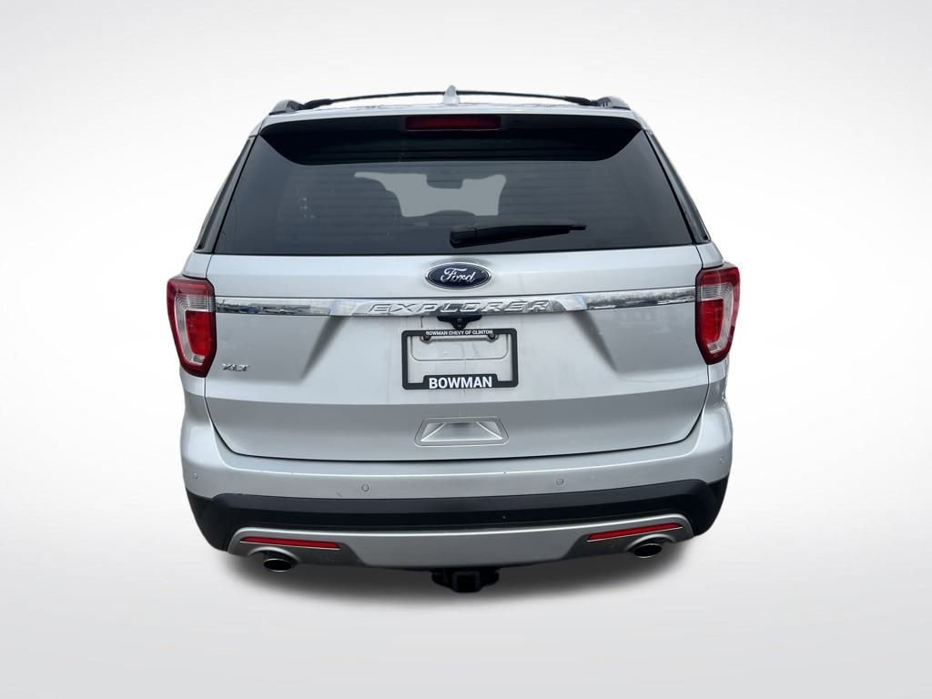 Used 2017 Ford Explorer XLT w/ Equipment Group 202A image 5