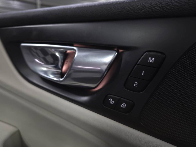 Used 2022 Volvo S60 T8 R-Design Expression w/ Advanced Package image 30