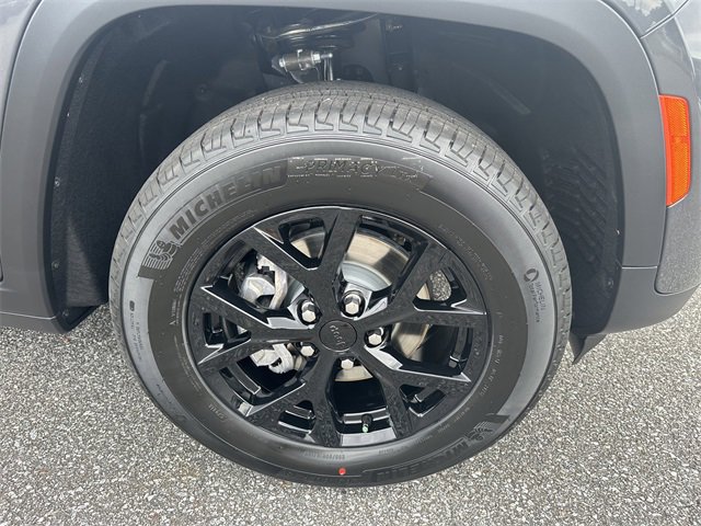 New 2025 Jeep Grand Cherokee Altitude image 11