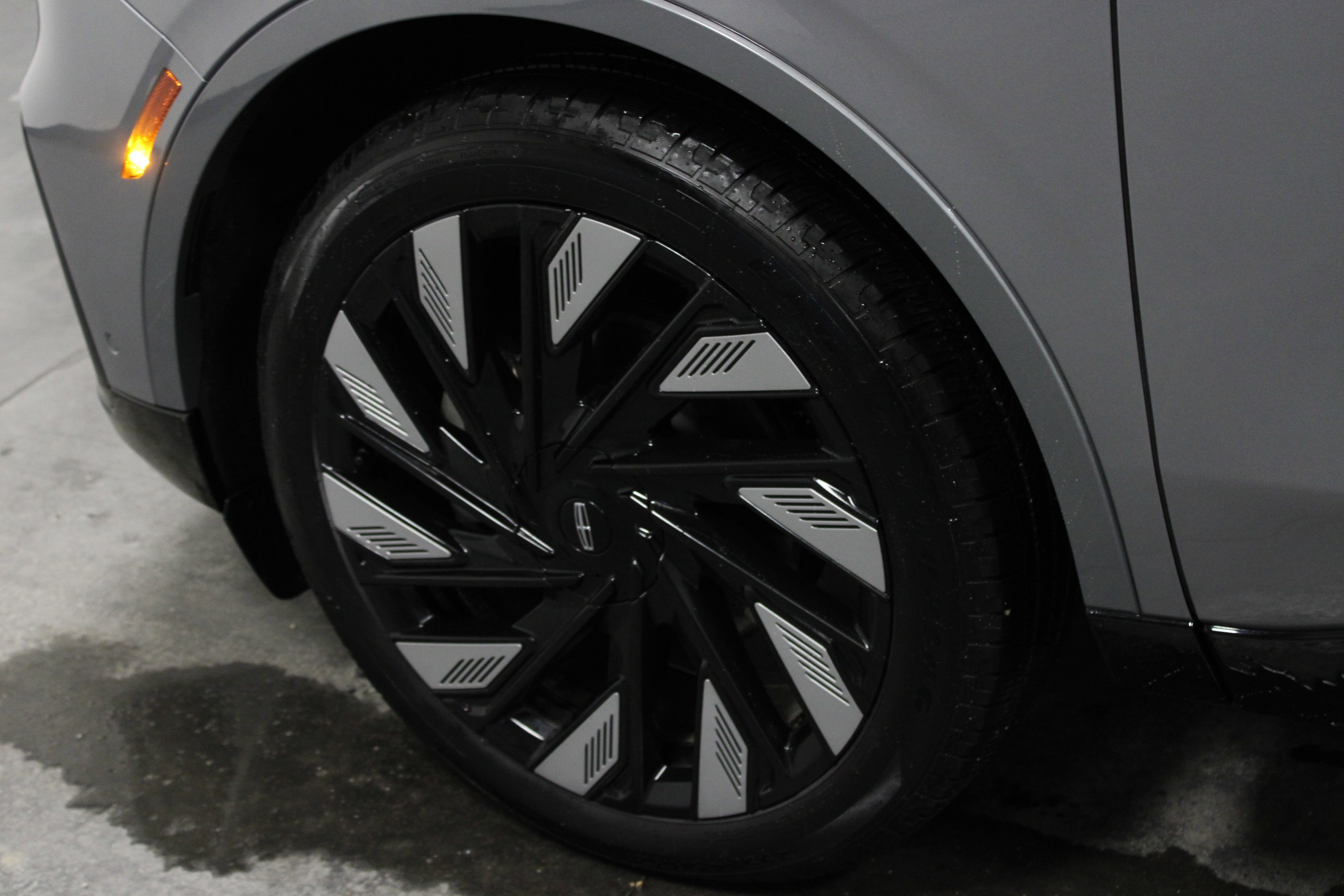 Used 2024 Lincoln Nautilus Reserve w/ Jet Appearance Package (87T) image 10