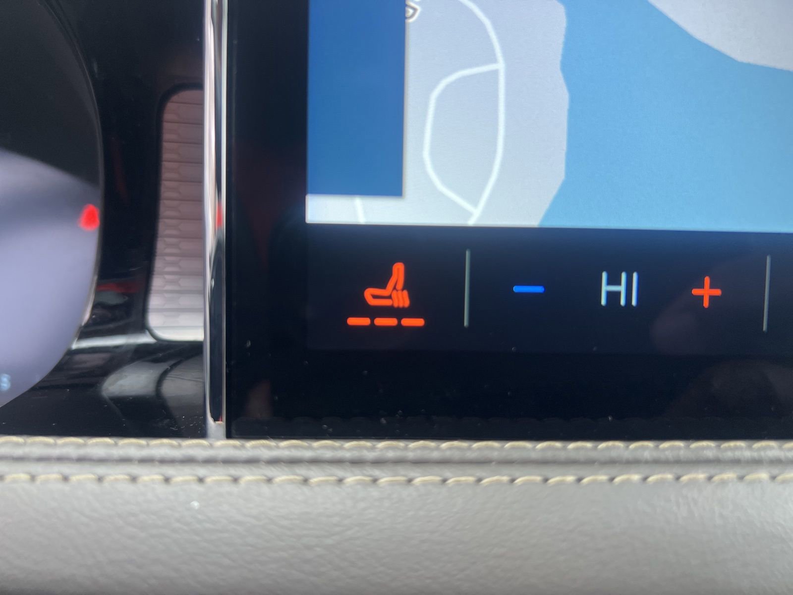 Used 2023 Lincoln Corsair Reserve w/ Rear Removable Package Tray image 18