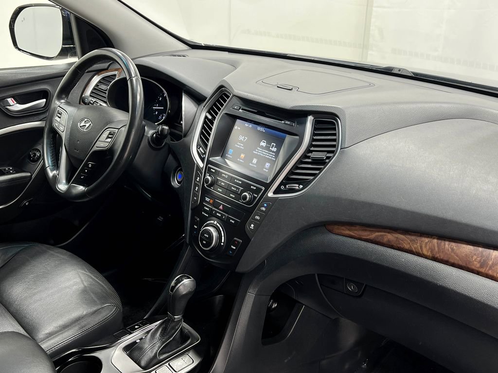 Used 2017 Hyundai Santa Fe Limited w/ Cargo Package AWD/4WD image 18