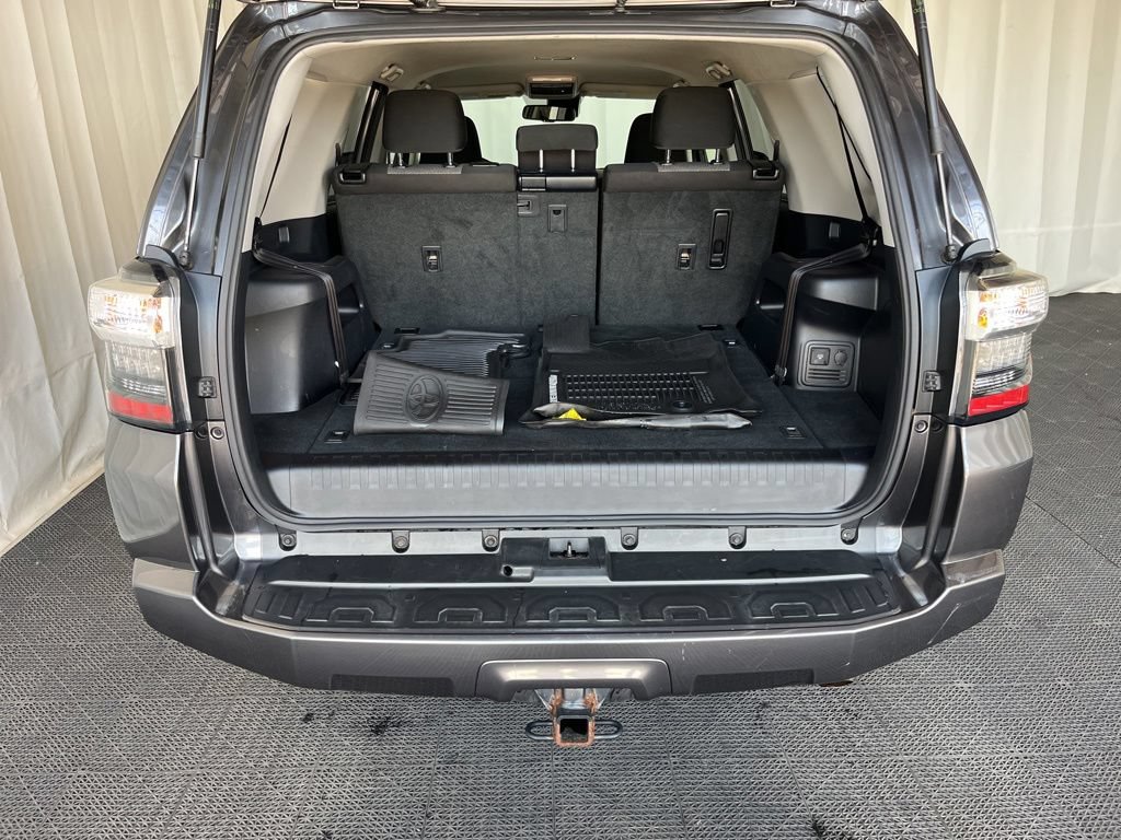 Used 2020 Toyota 4Runner SR5 AWD/4WD image 27