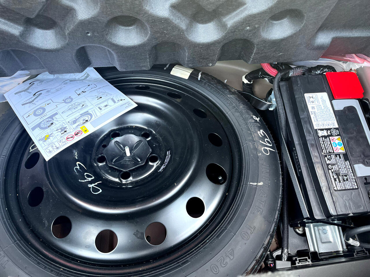 Used 2019 Dodge Challenger SXT image 18