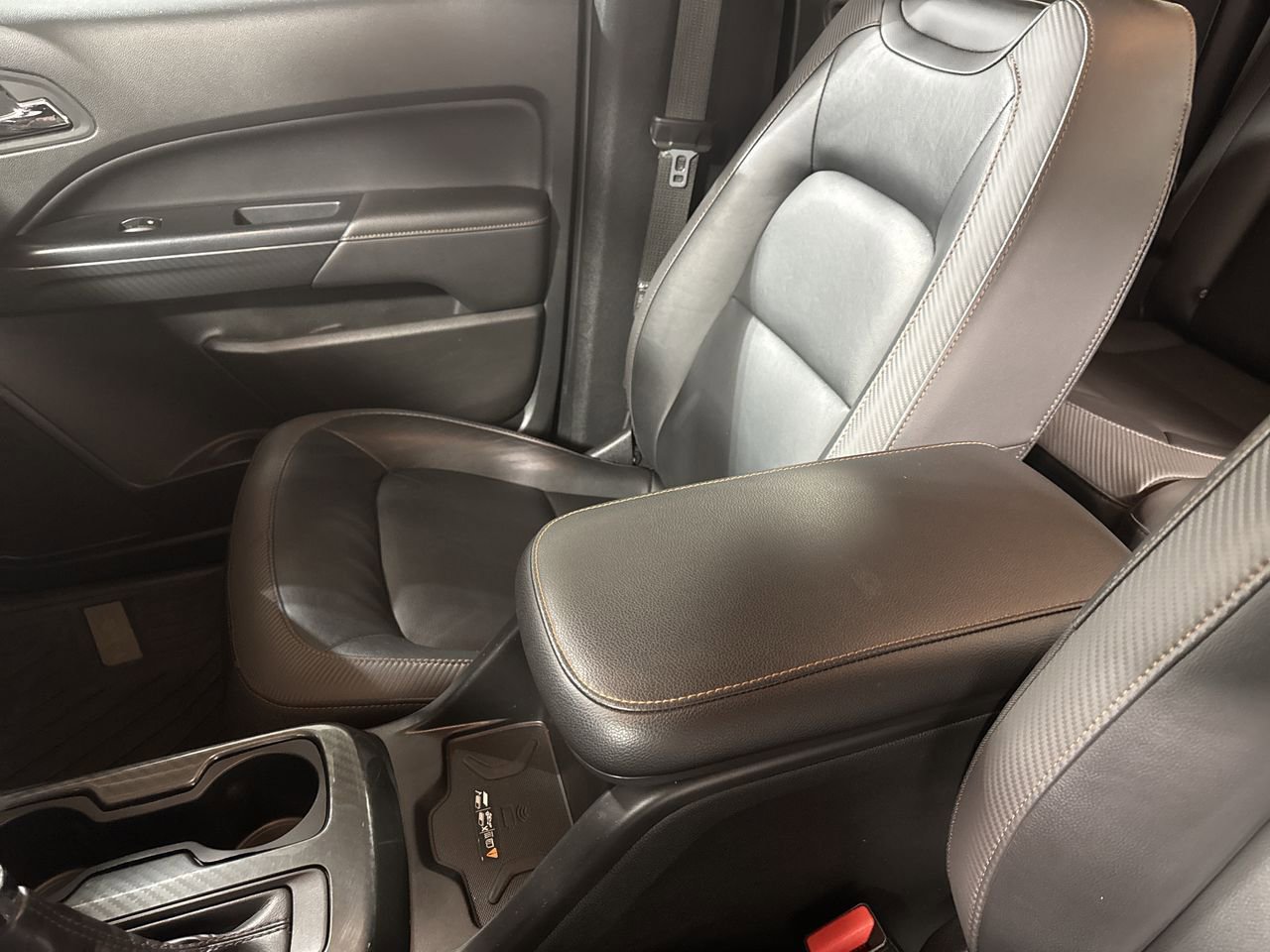 Used 2022 GMC Canyon AT4 image 29