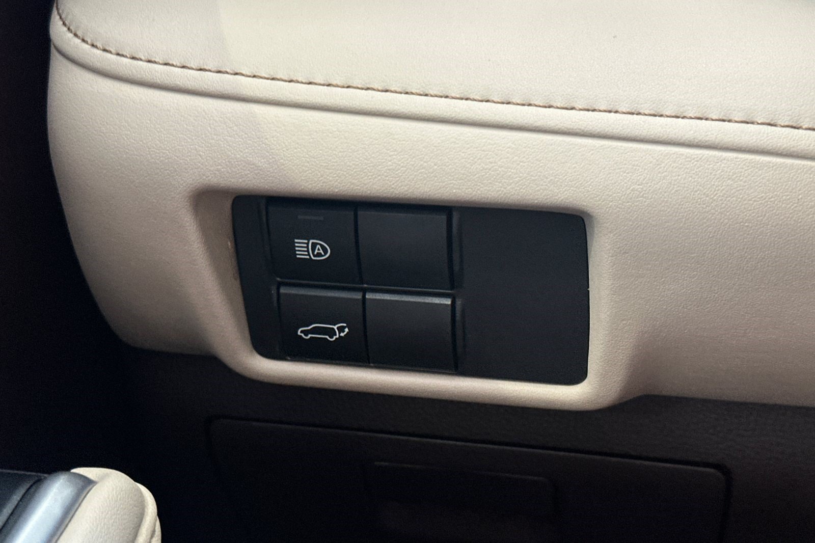Used 2021 Toyota Highlander XLE FWD image 35