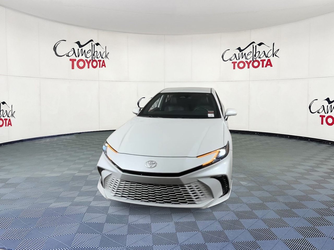 Used 2025 Toyota Camry XSE FWD image 6