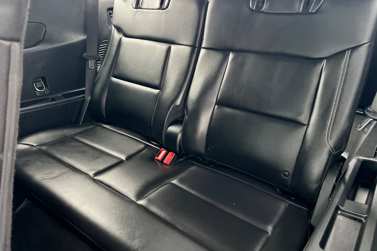 Used 2023 Ford Explorer XLT w/ Equipment Group 202A RWD image 12