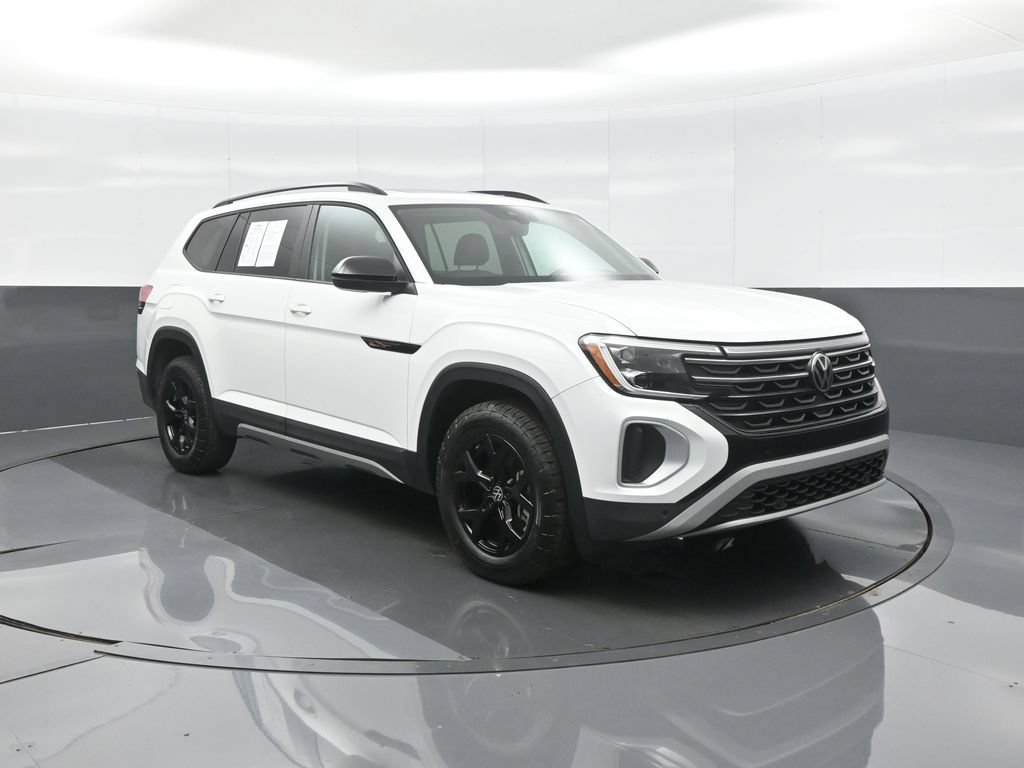 Used 2024 Volkswagen Atlas Peak Edition SE AWD/4WD image 1