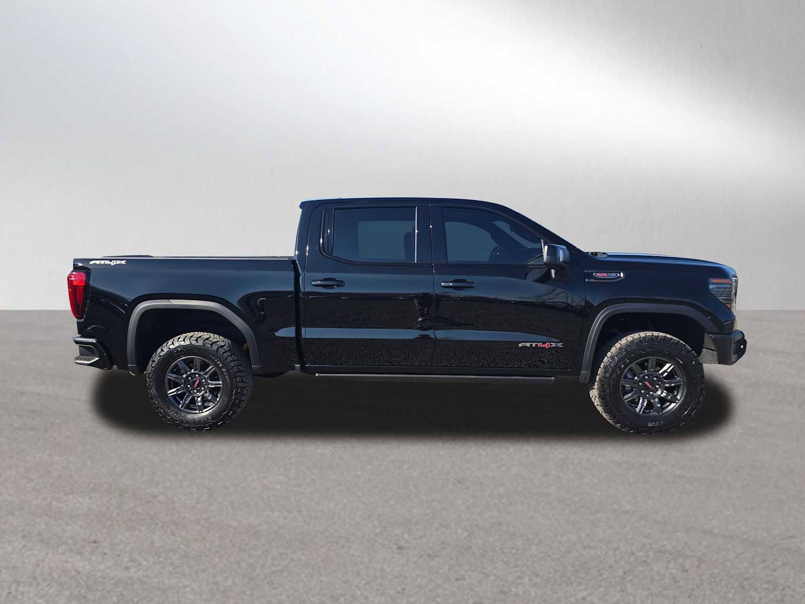 Used 2025 GMC Sierra 1500 AT4X image 2