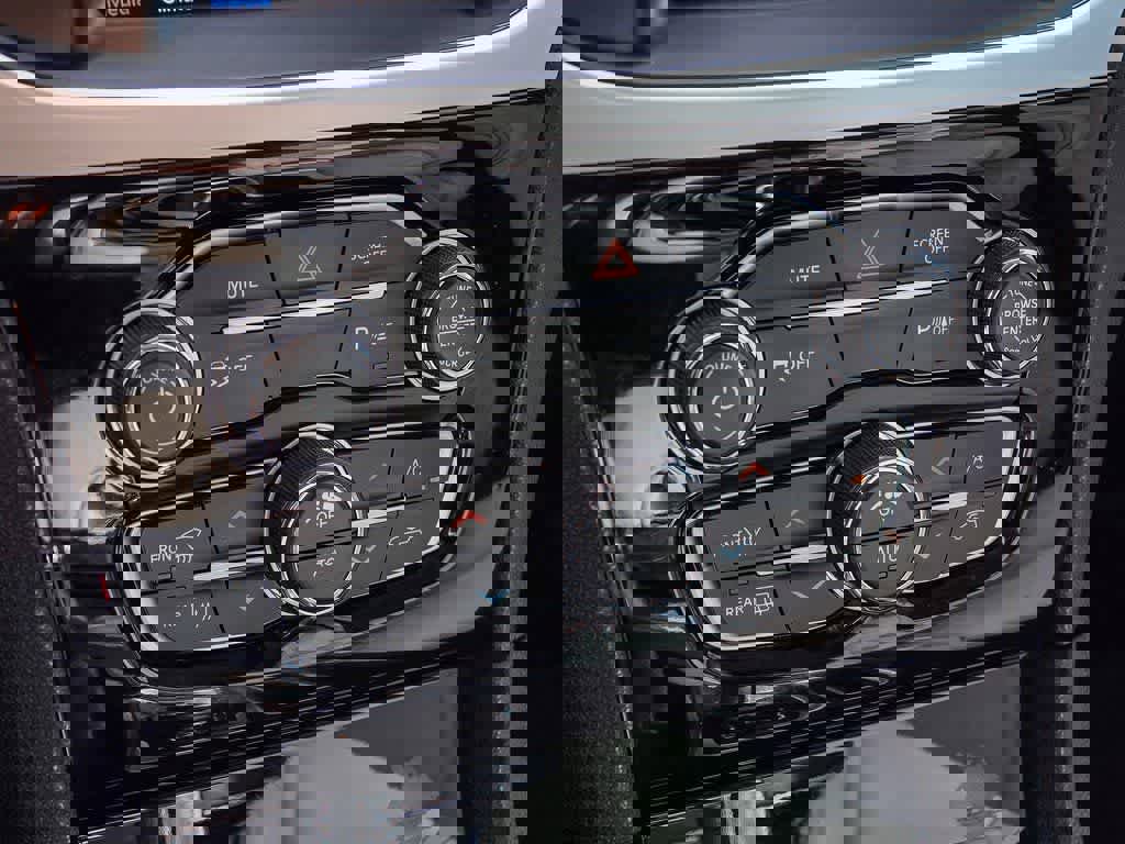 Certified 2023 Chrysler 300 Touring L image 21