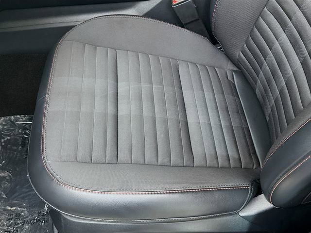 Used 2025 Ford Explorer ST-Line w/ ST-Line Street Pack image 20