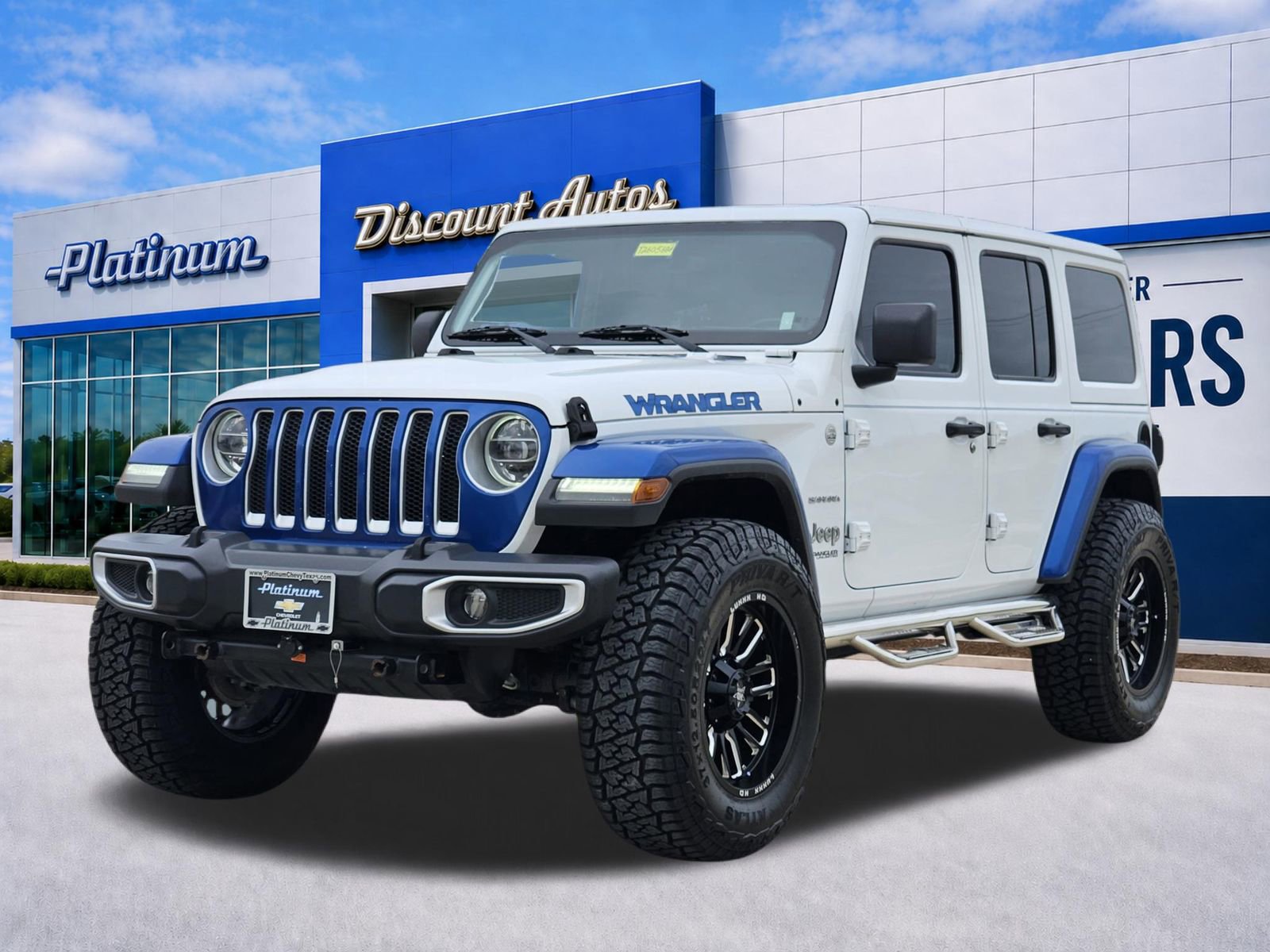 Used 2018 Jeep Wrangler Unlimited Sahara AWD/4WD image 2