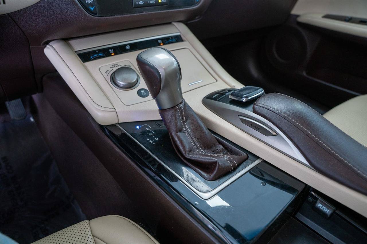Used 2017 Lexus ES 350 w/ Navigation System Package FWD image 14