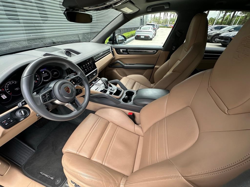 Certified 2023 Porsche Cayenne AWD/4WD image 4