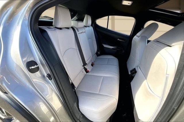 Used 2020 Lexus UX 200 w/ Premium Package image 27