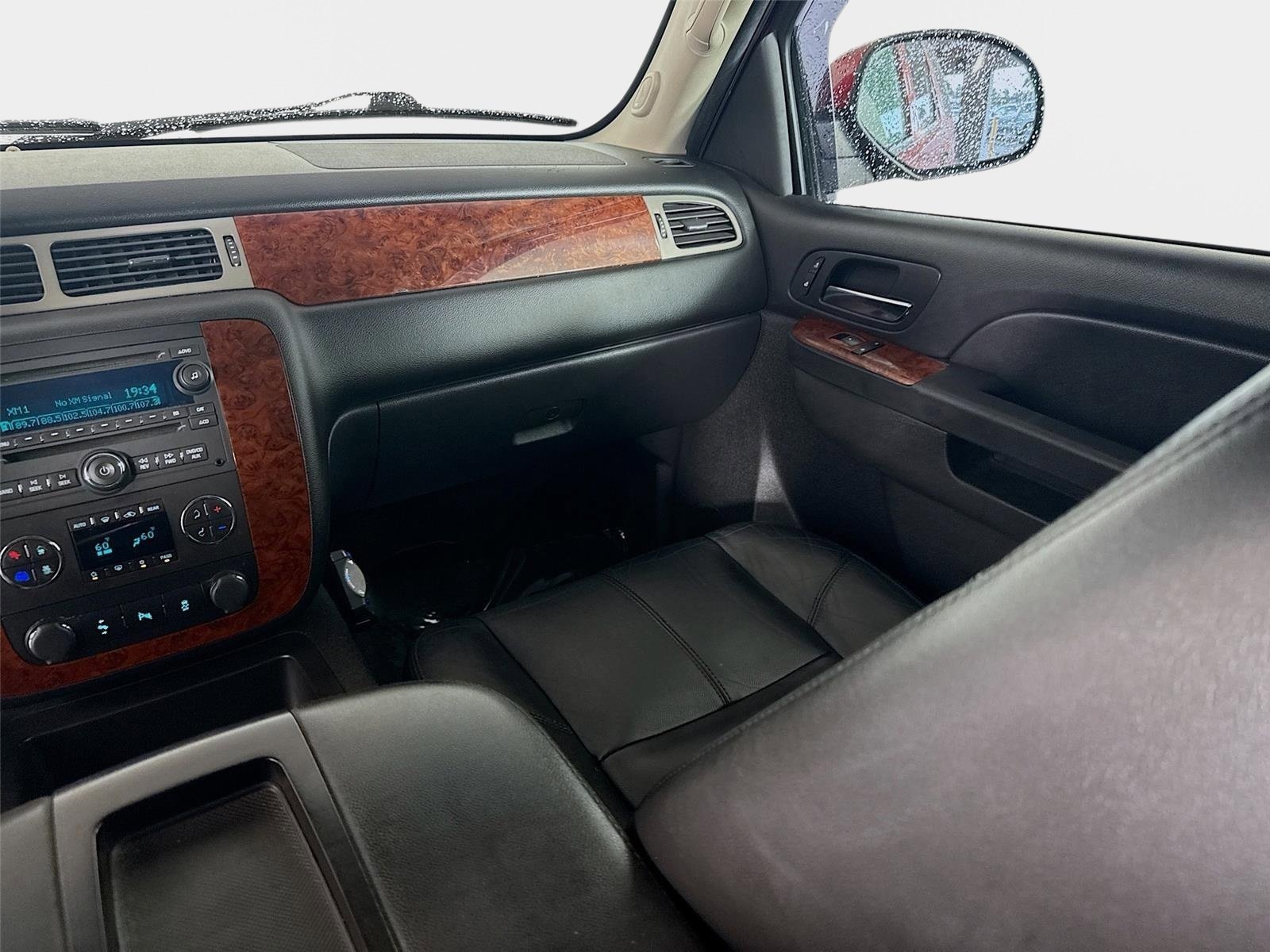 Used 2014 Chevrolet Suburban LT w/ Luxury Package AWD/4WD image 23