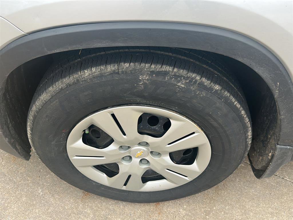 Used 2015 Chevrolet Trax LS w/ LPO, Protection Package FWD image 5