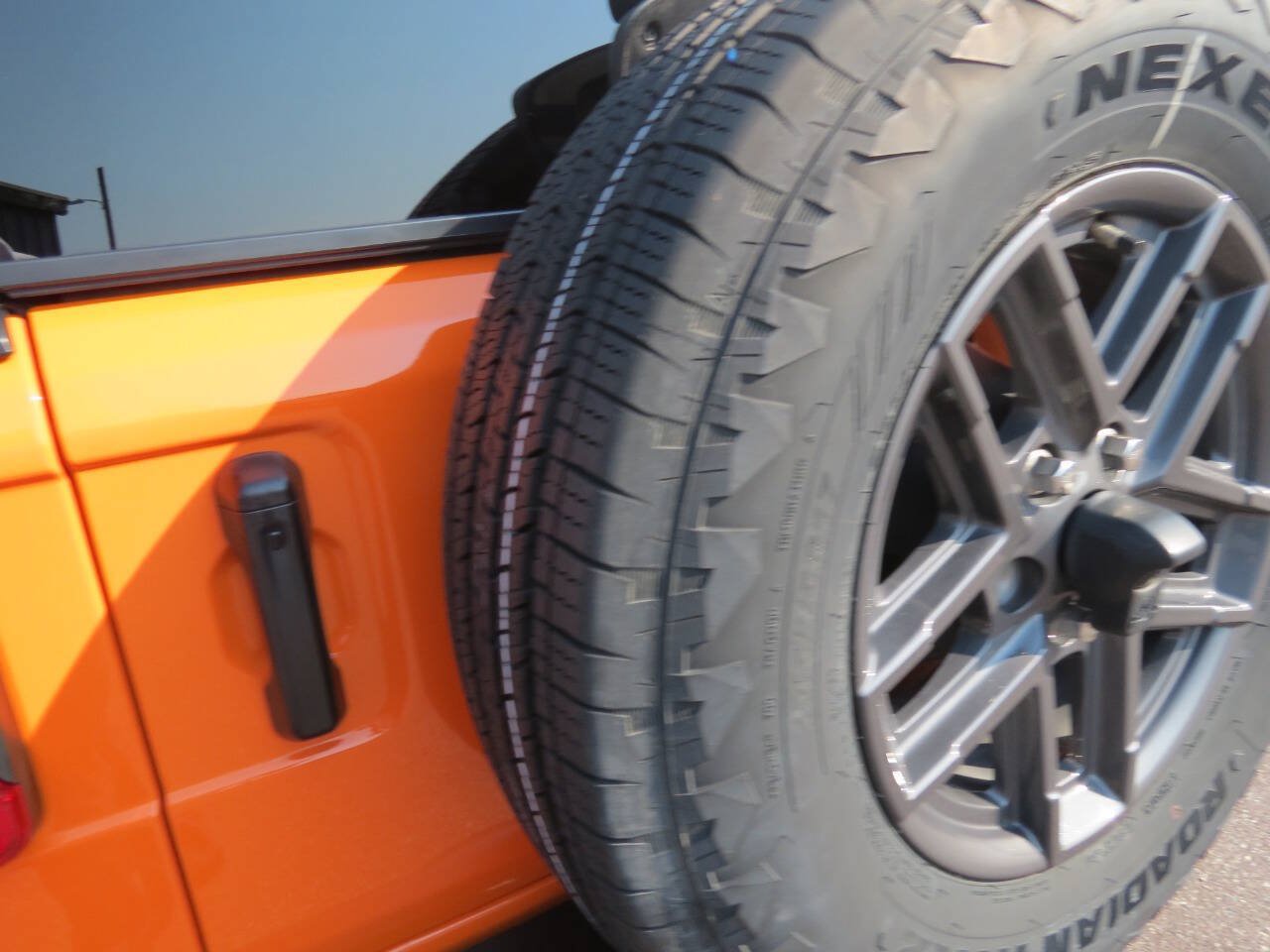 Used 2025 Jeep Wrangler Sport AWD/4WD image 13