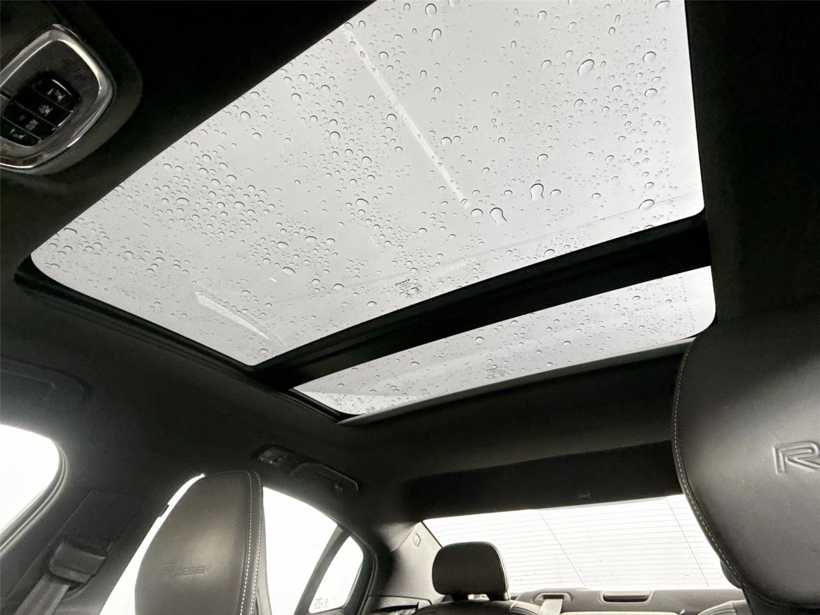 Used 2019 Volvo S60 T5 R-Design image 6