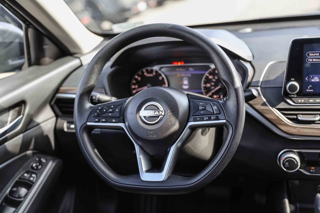 Used 2024 Nissan Altima 2.5 SV FWD image 15
