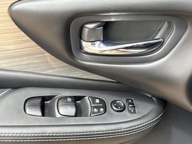 Used 2018 Nissan Murano SV AWD/4WD image 18