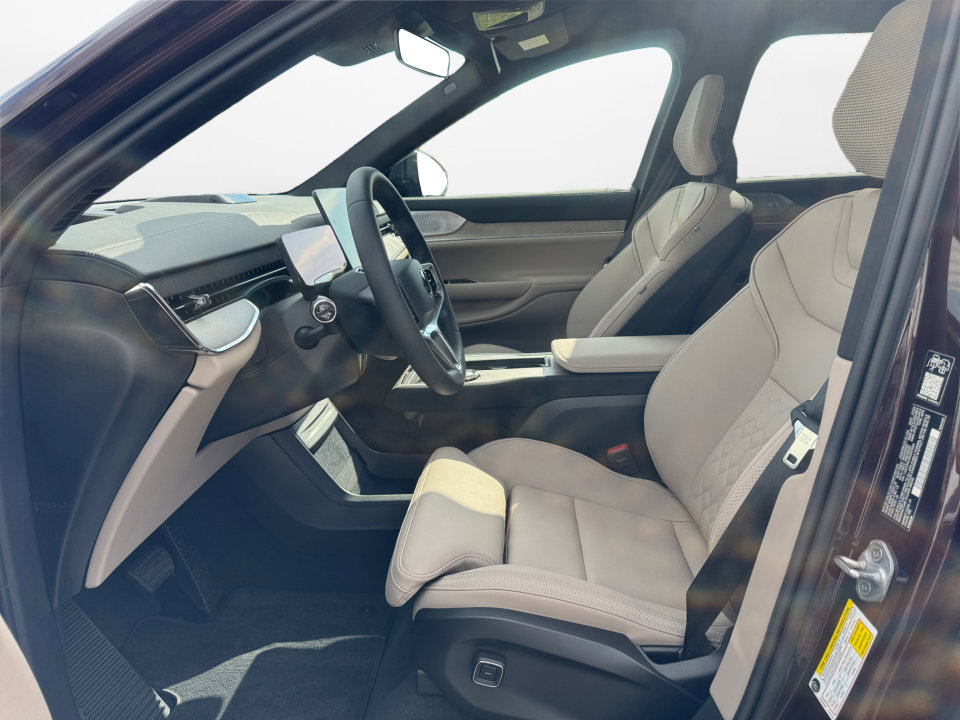 New 2025 Volvo EX90 Ultra image 9